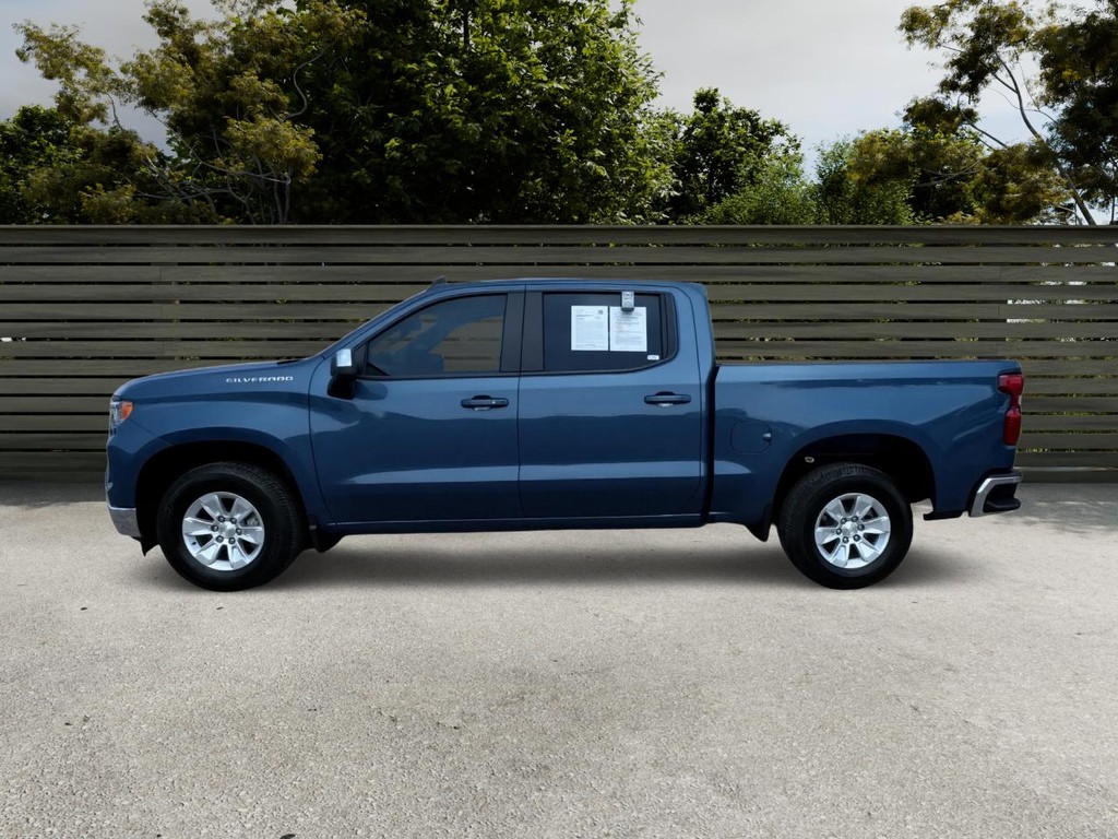 Chevrolet Silverado 1500 Vehicle Full-screen Gallery Image 02