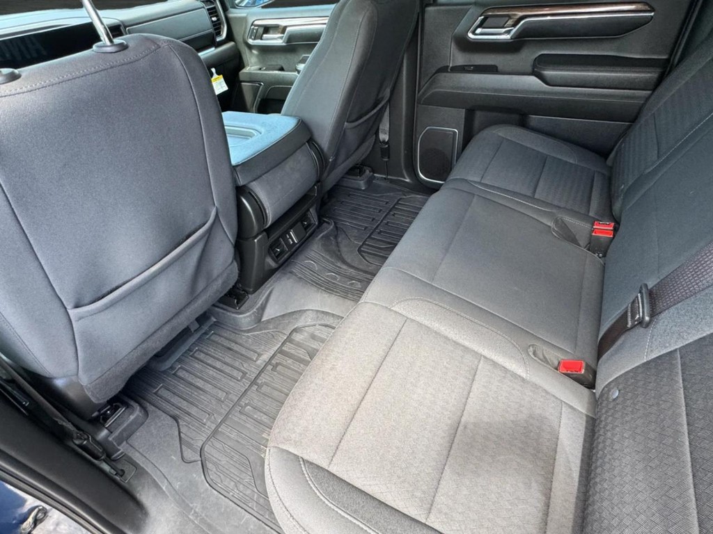 Chevrolet Silverado 1500 Vehicle Full-screen Gallery Image 11