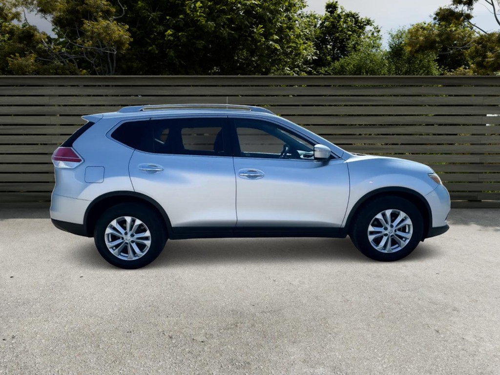 Nissan Rogue Vehicle Full-screen Gallery Image 04
