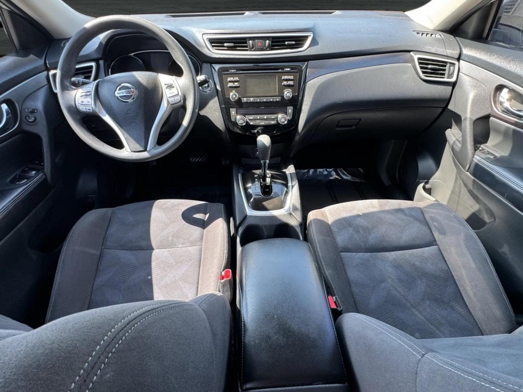 Nissan Rogue Vehicle Full-screen Gallery Image 10