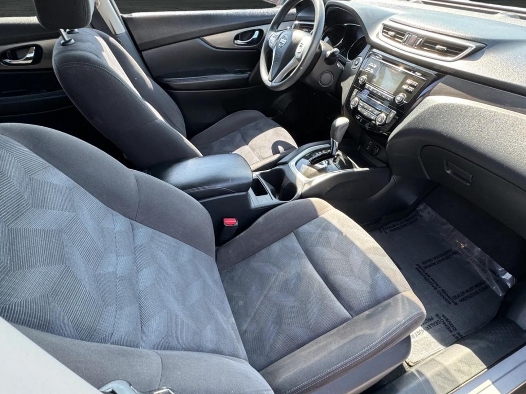 Nissan Rogue Vehicle Full-screen Gallery Image 11