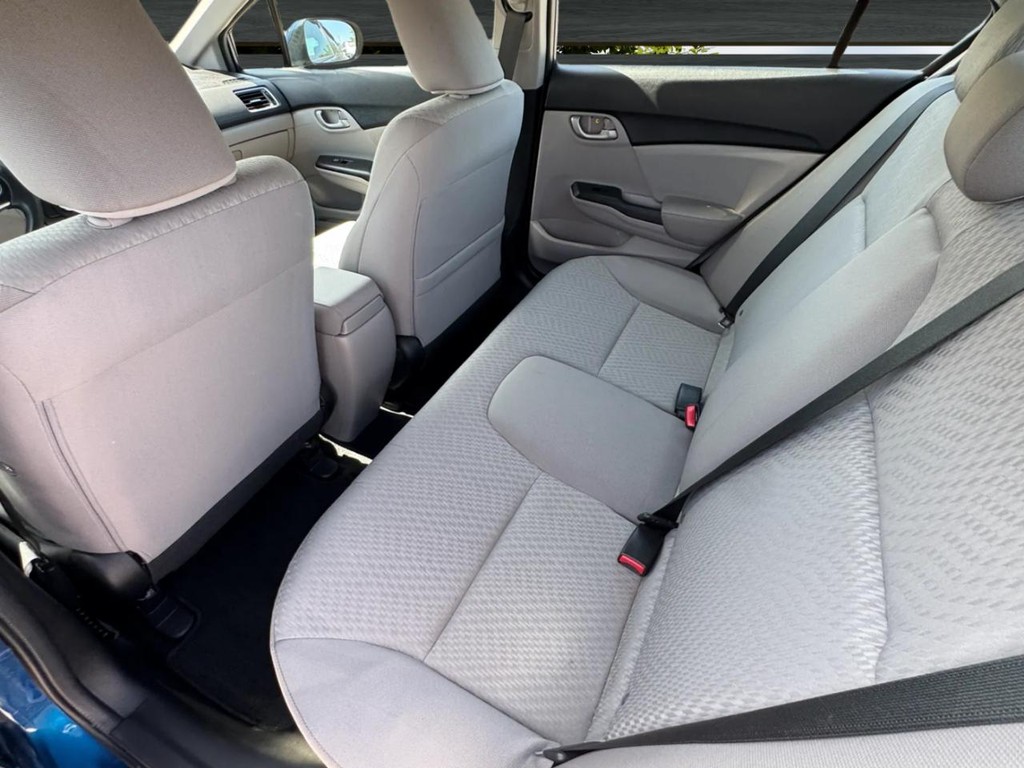 Honda Civic Sedan Vehicle Full-screen Gallery Image 11