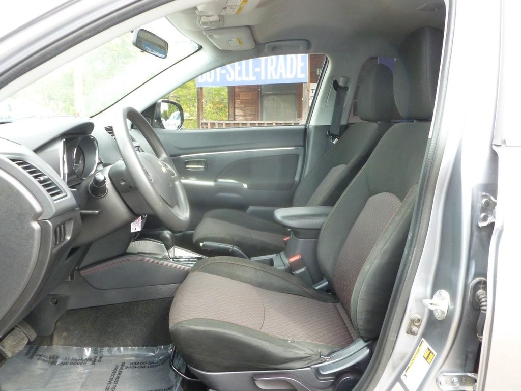 Mitsubishi Outlander Sport Vehicle Image 06