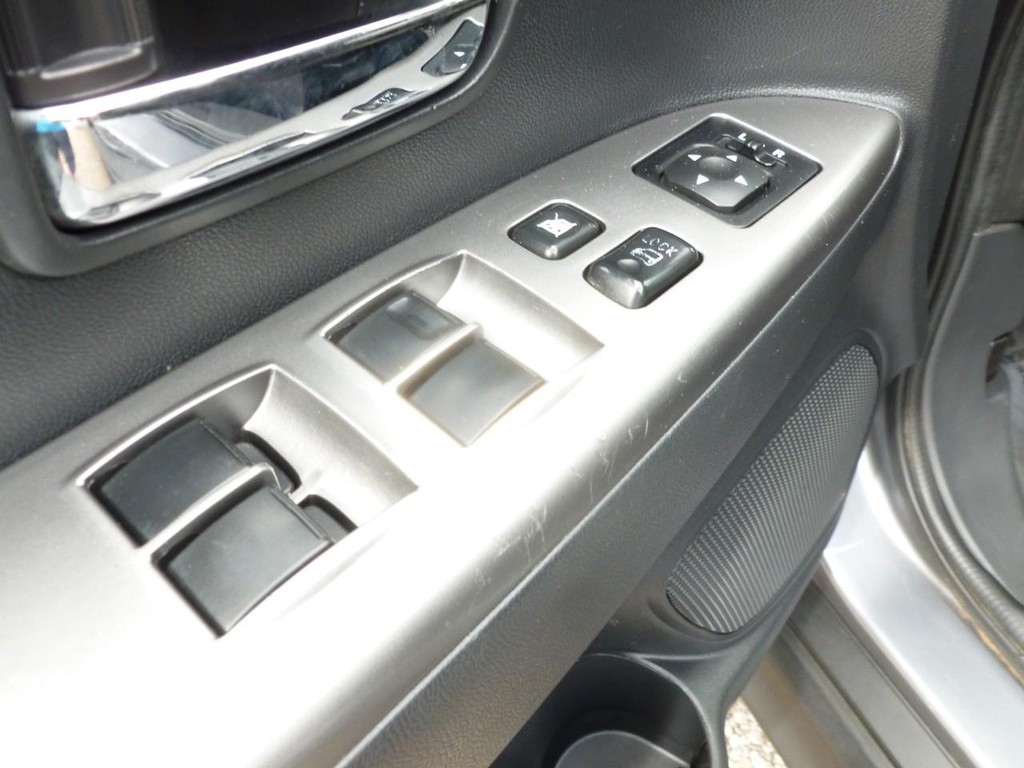 Mitsubishi Outlander Sport Vehicle Image 09