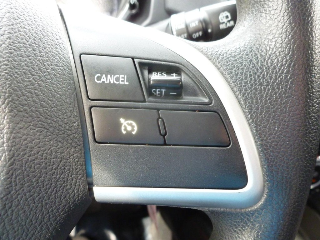 Mitsubishi Outlander Sport Vehicle Image 12