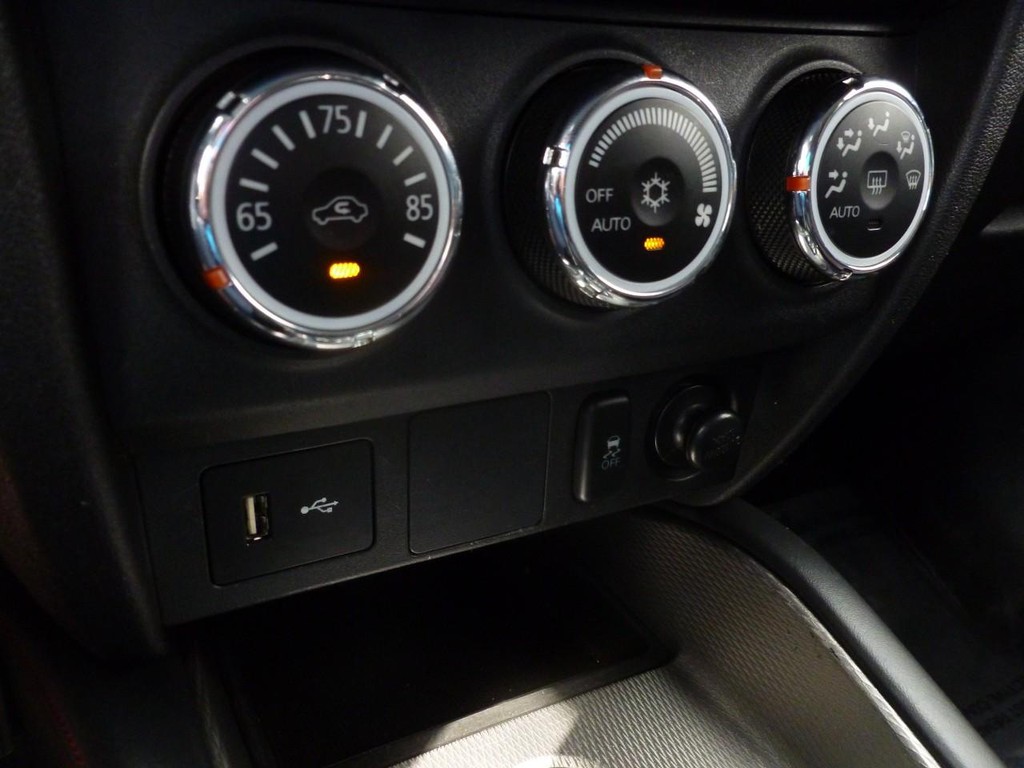 Mitsubishi Outlander Sport Vehicle Image 15