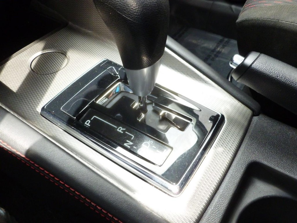 Mitsubishi Outlander Sport Vehicle Image 16