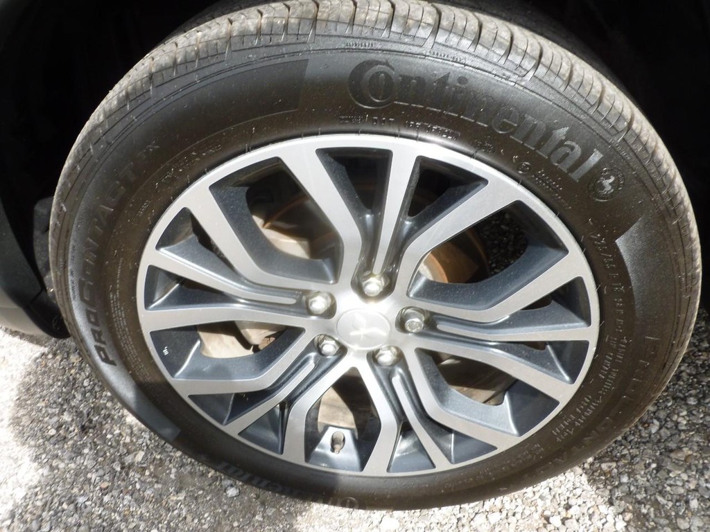 Mitsubishi Outlander Sport Vehicle Image 17
