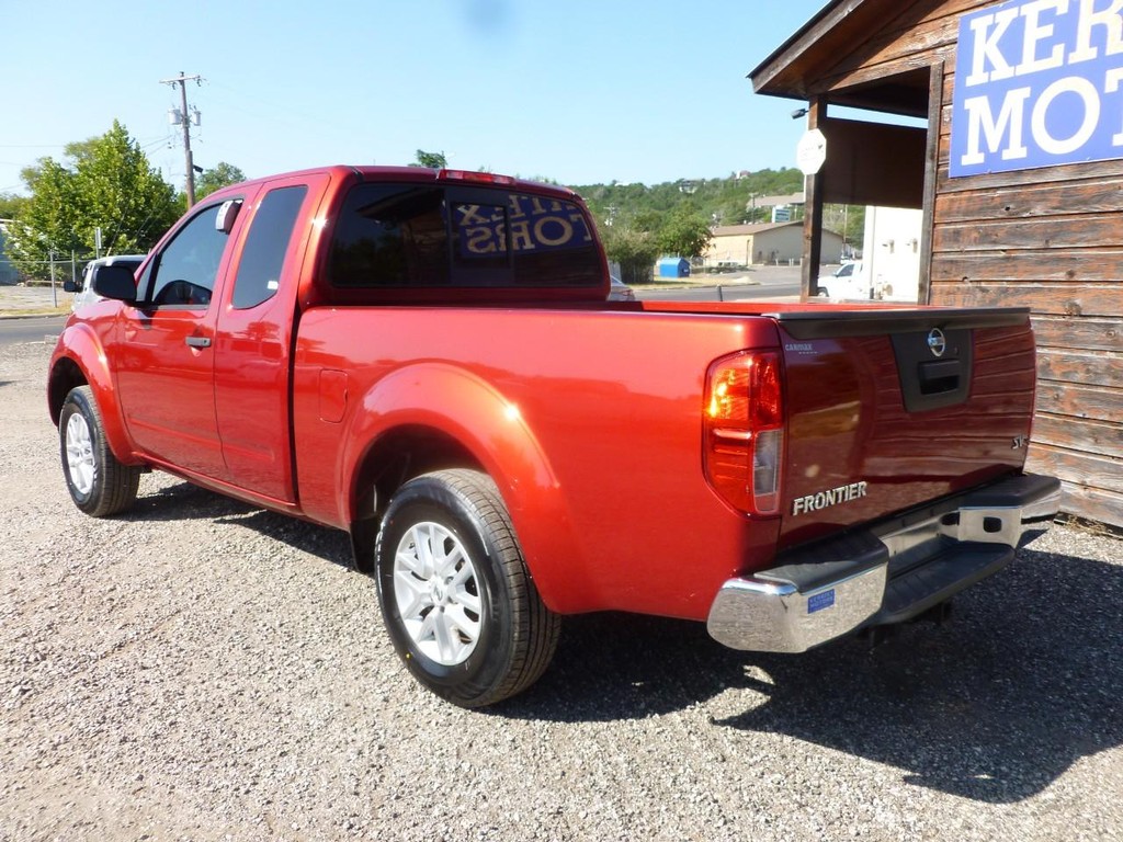 Nissan Frontier Vehicle Full-screen Gallery Image 02