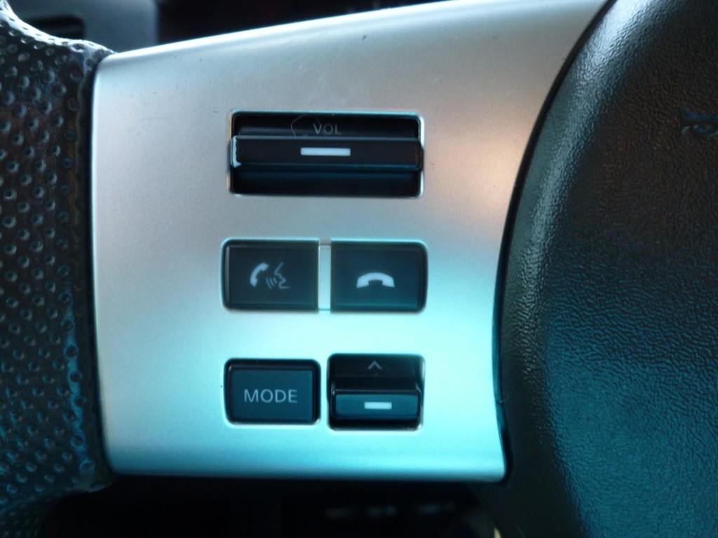 Nissan Frontier Vehicle Full-screen Gallery Image 07