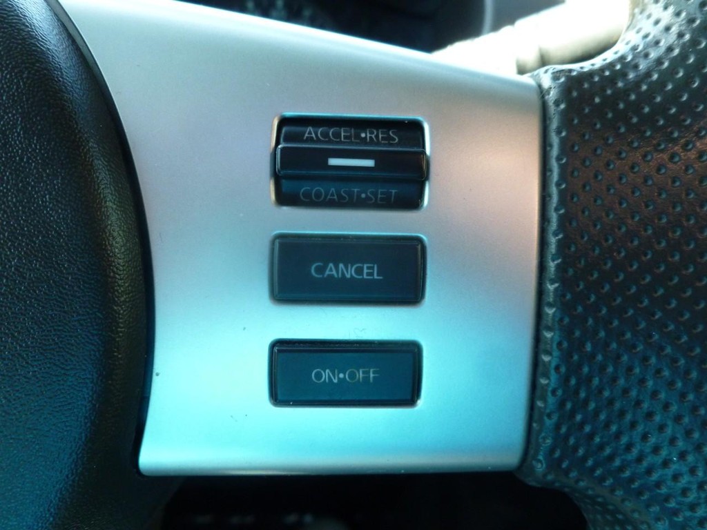 Nissan Frontier Vehicle Full-screen Gallery Image 08