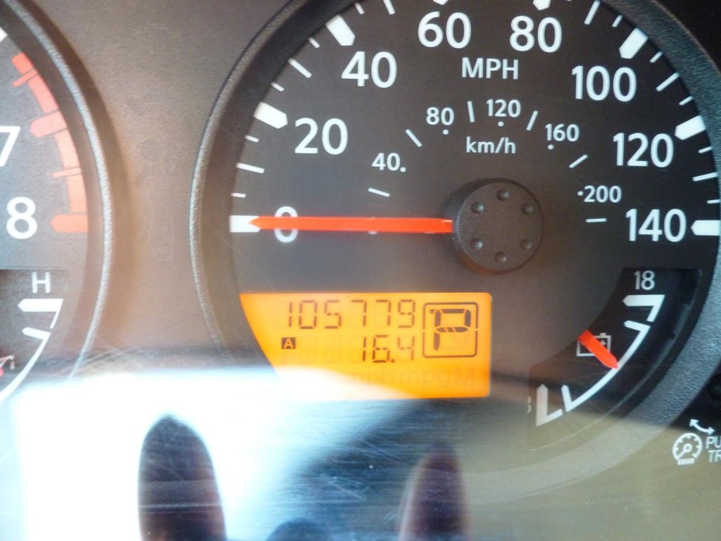 Nissan Frontier Vehicle Full-screen Gallery Image 09