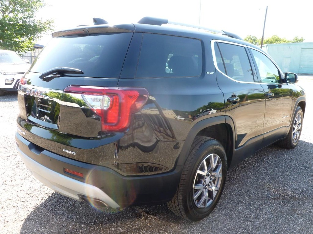 GMC Acadia Vehicle Full-screen Gallery Image 03