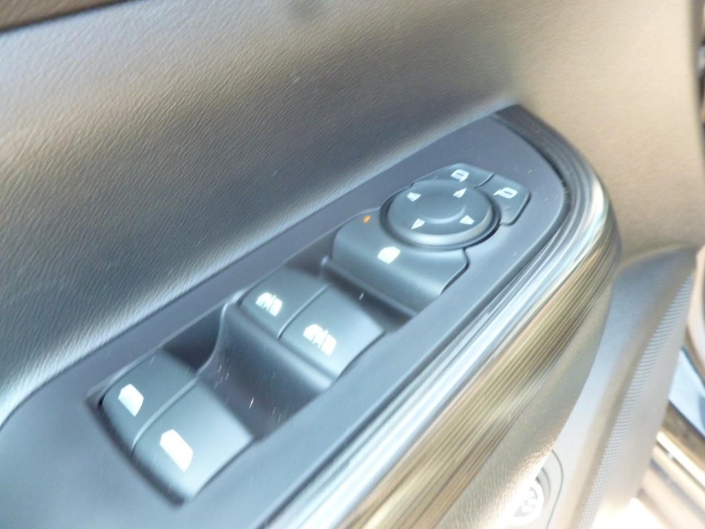 GMC Acadia Vehicle Full-screen Gallery Image 09