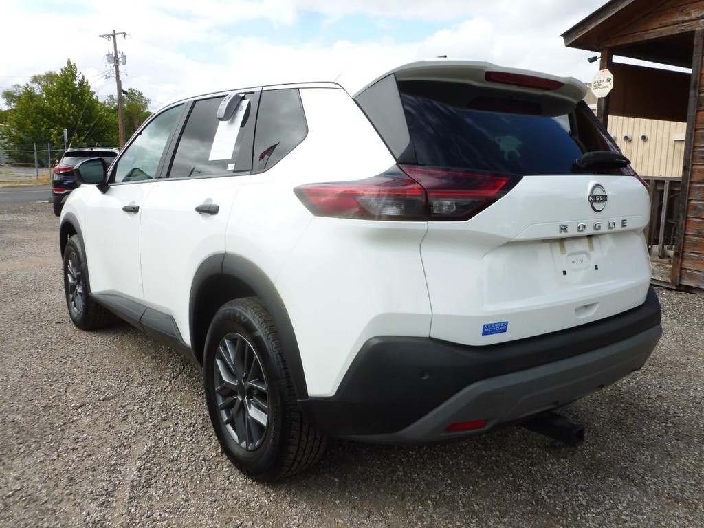 Nissan Rogue Vehicle Full-screen Gallery Image 02