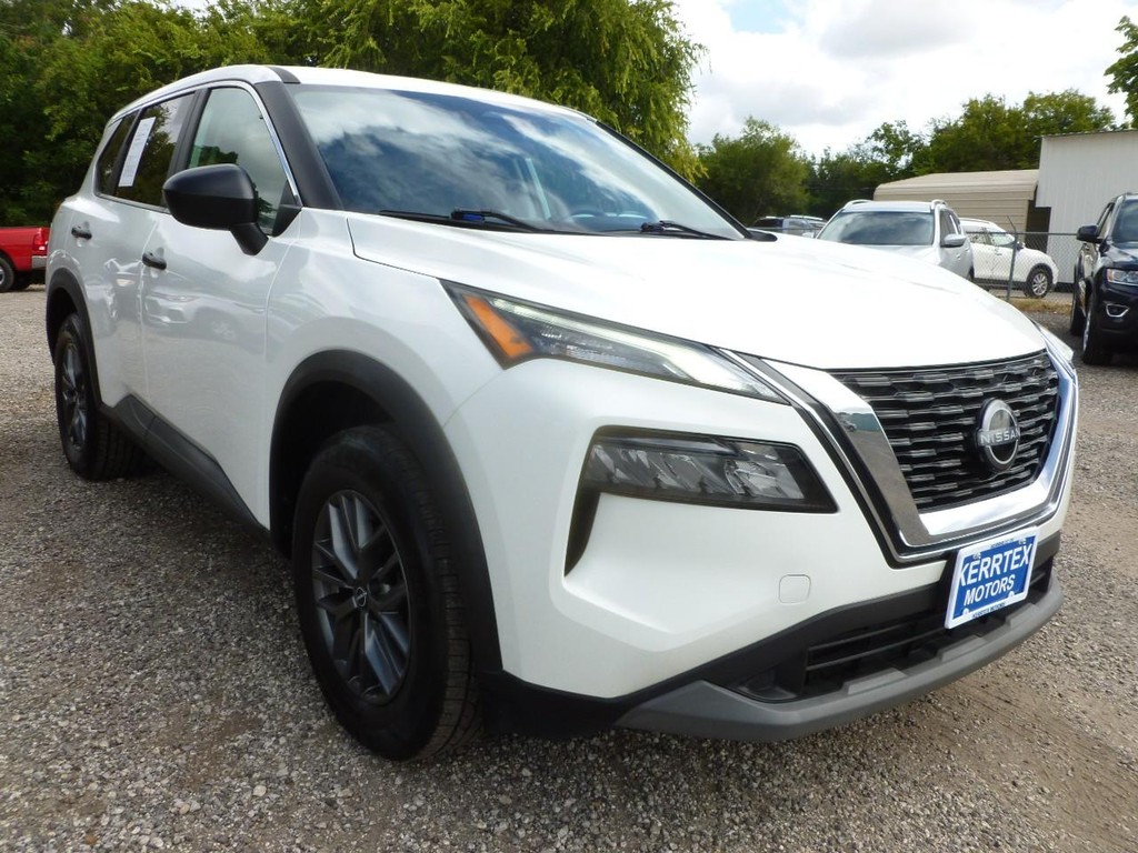 Nissan Rogue Vehicle Full-screen Gallery Image 04