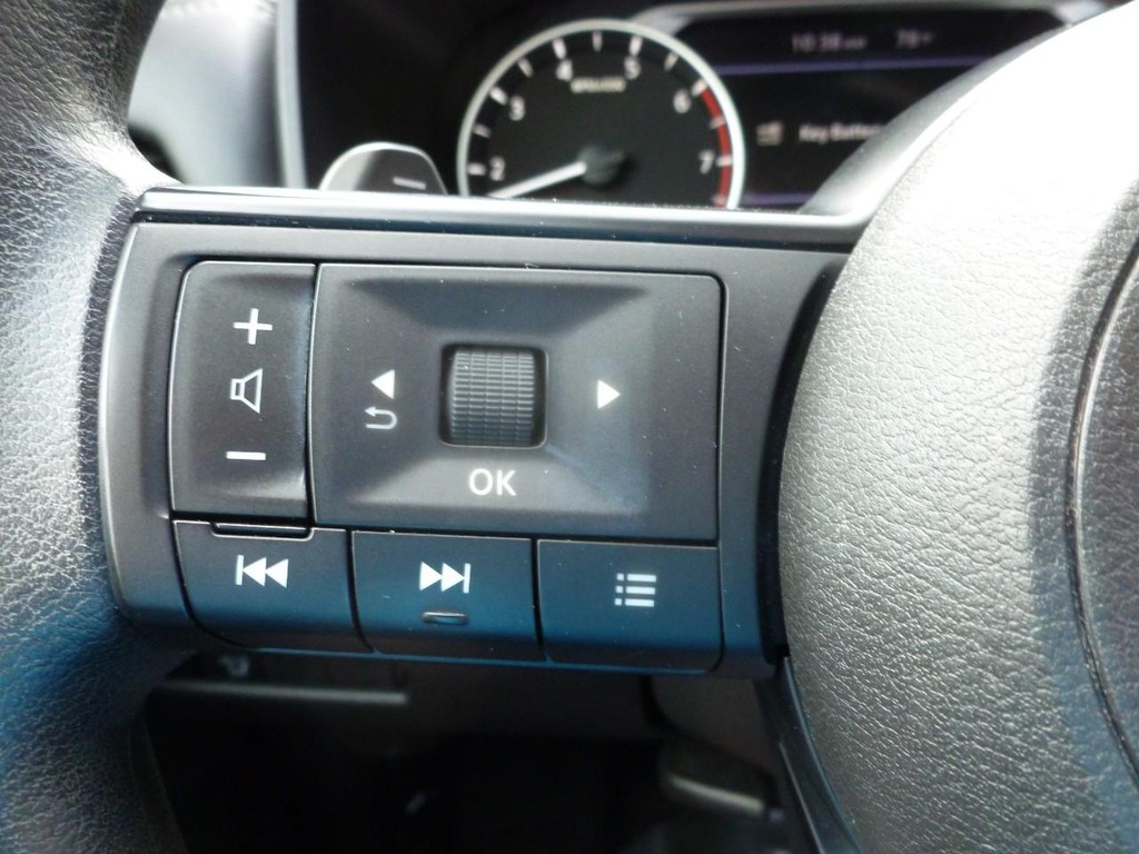Nissan Rogue Vehicle Full-screen Gallery Image 10