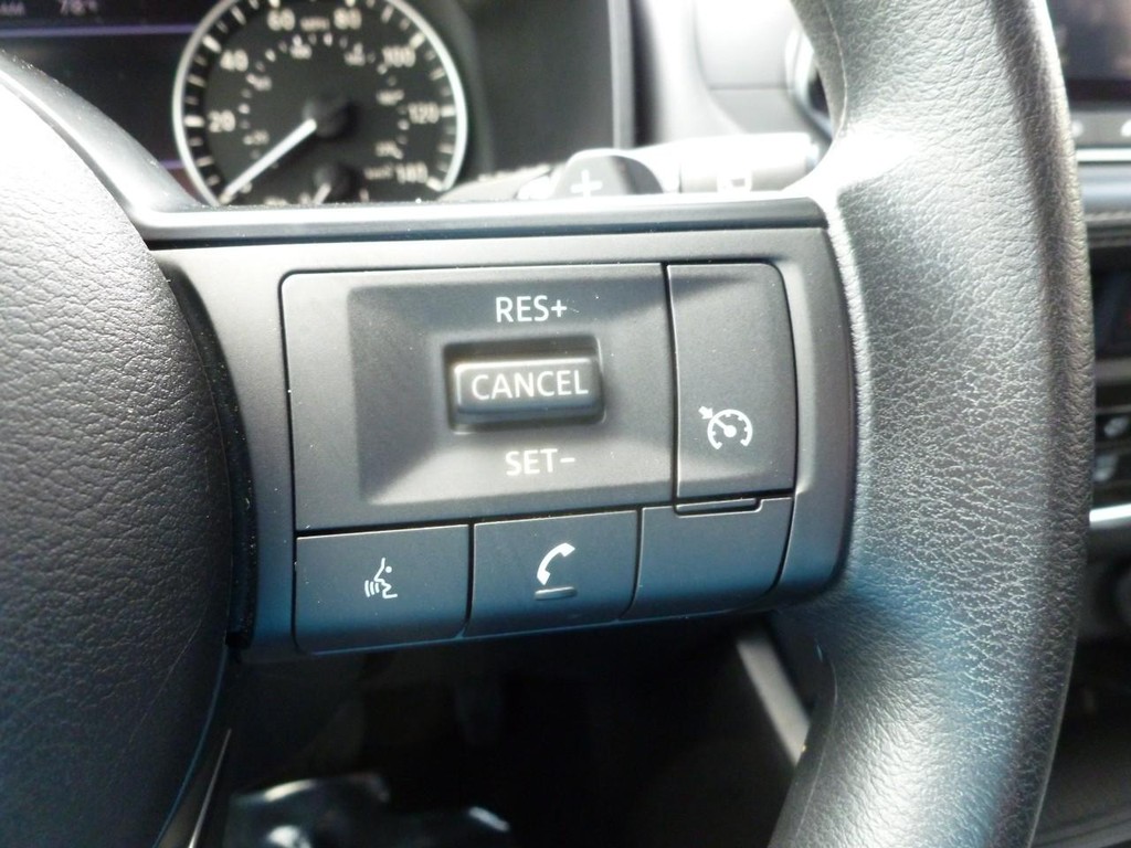 Nissan Rogue Vehicle Full-screen Gallery Image 11