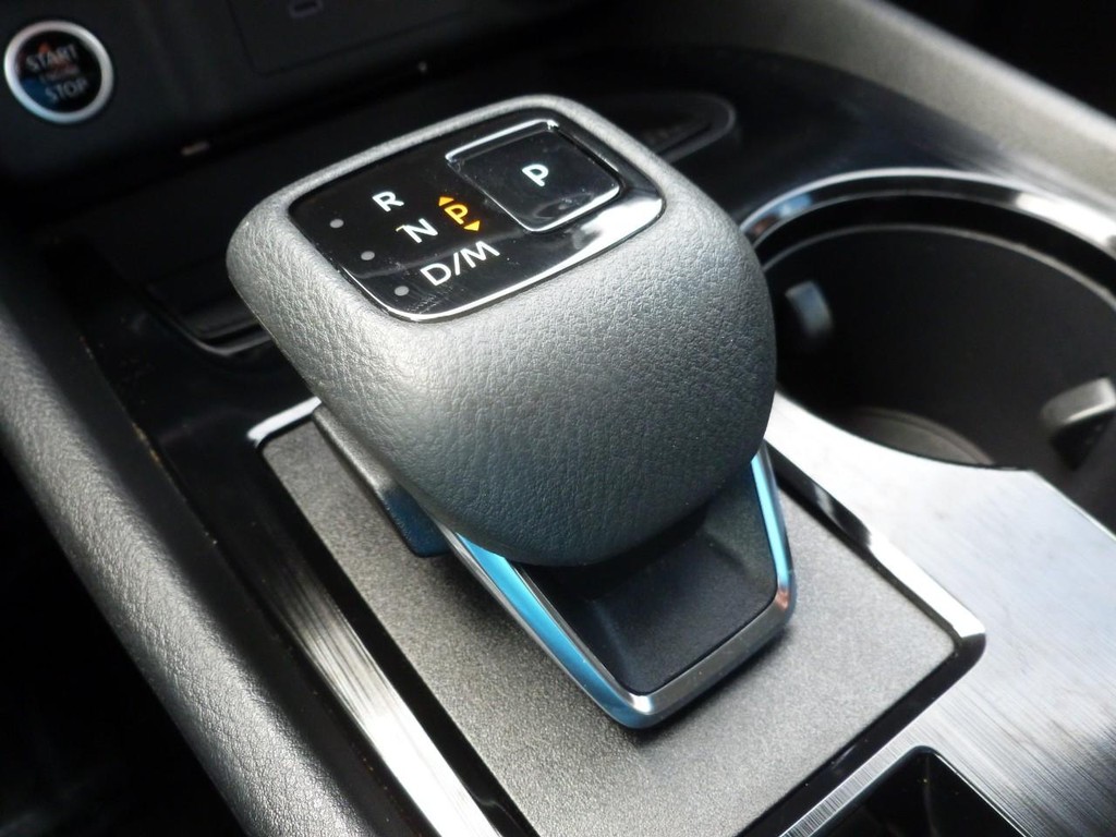 Nissan Rogue Vehicle Full-screen Gallery Image 15