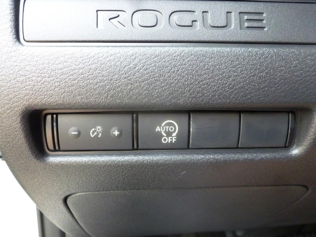 Nissan Rogue Vehicle Full-screen Gallery Image 17