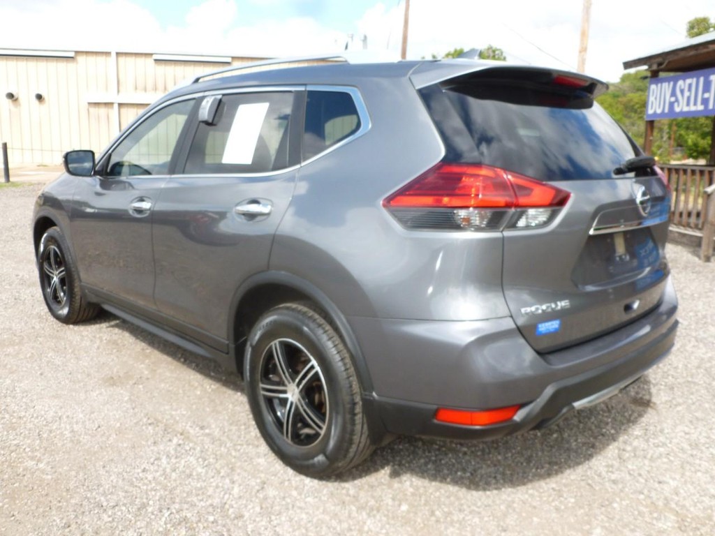 Nissan Rogue Vehicle Full-screen Gallery Image 02