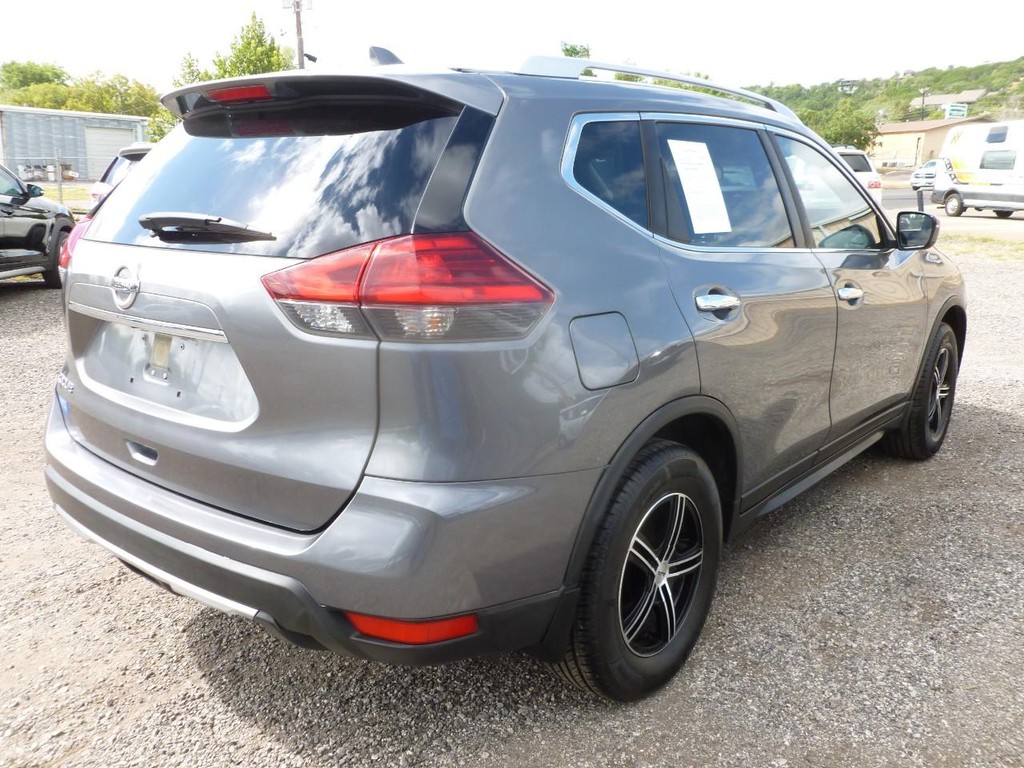 Nissan Rogue Vehicle Full-screen Gallery Image 03