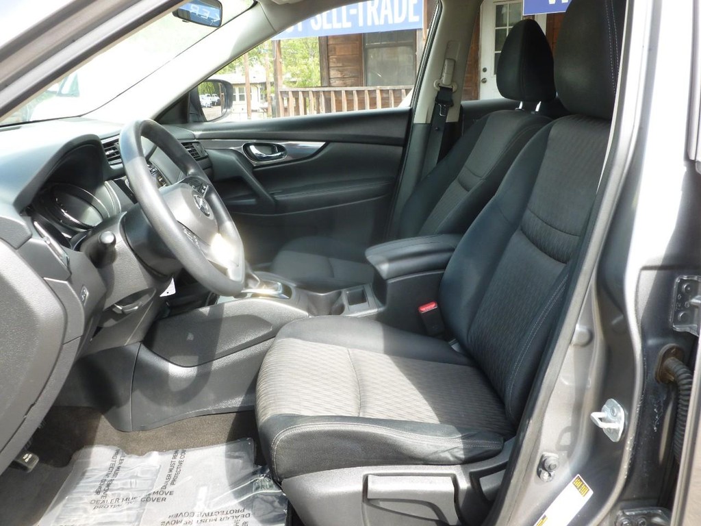 Nissan Rogue Vehicle Full-screen Gallery Image 05