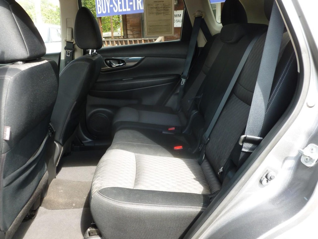 Nissan Rogue Vehicle Full-screen Gallery Image 06
