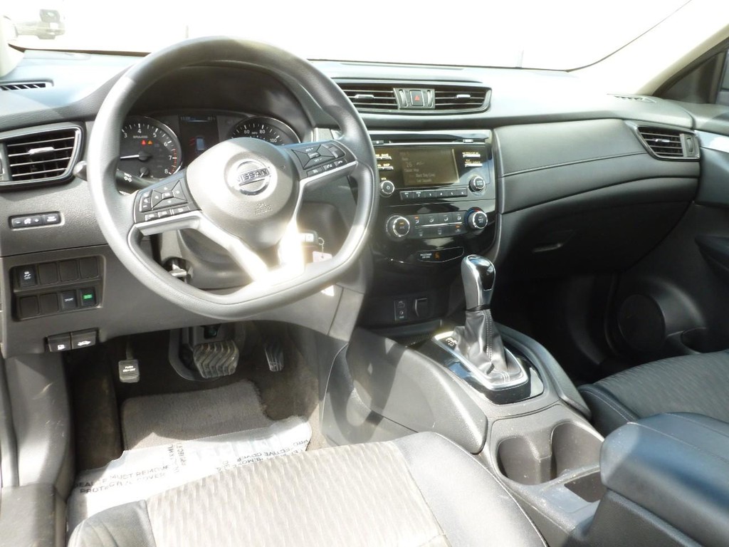 Nissan Rogue Vehicle Full-screen Gallery Image 07