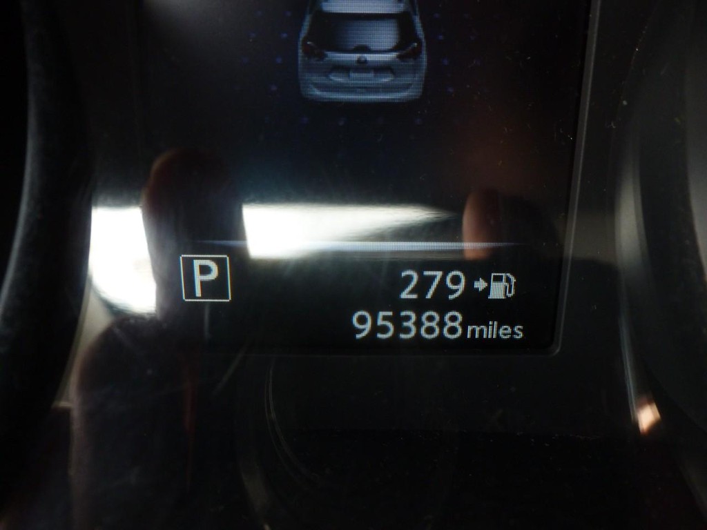 Nissan Rogue Vehicle Full-screen Gallery Image 09
