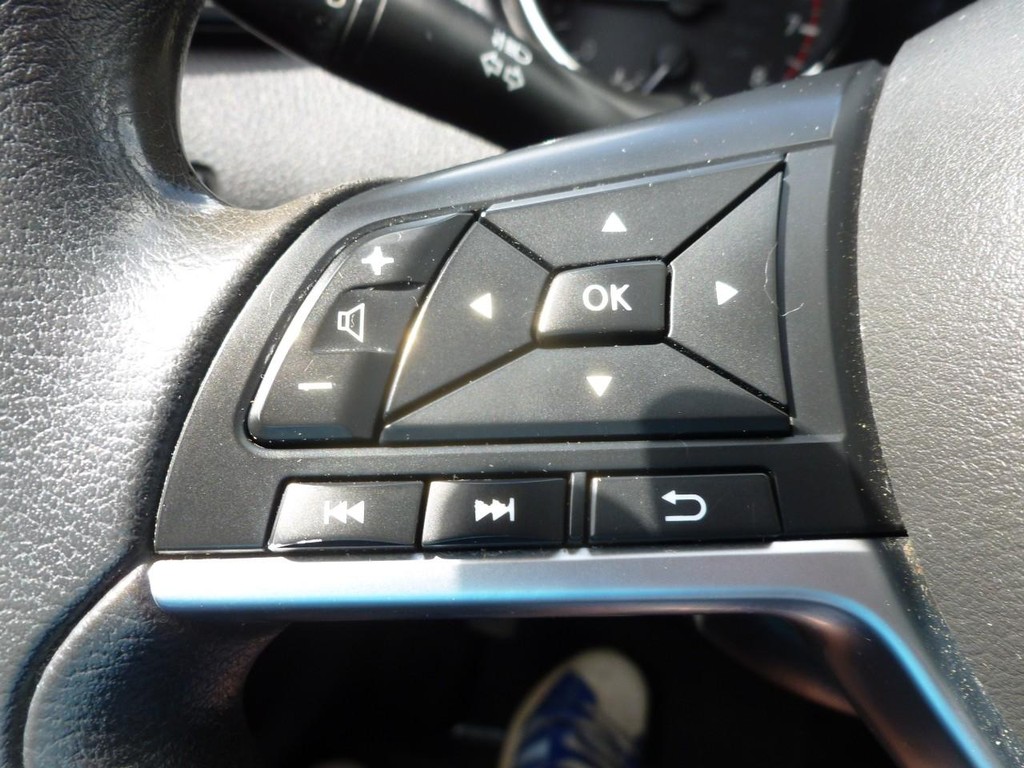 Nissan Rogue Vehicle Full-screen Gallery Image 10