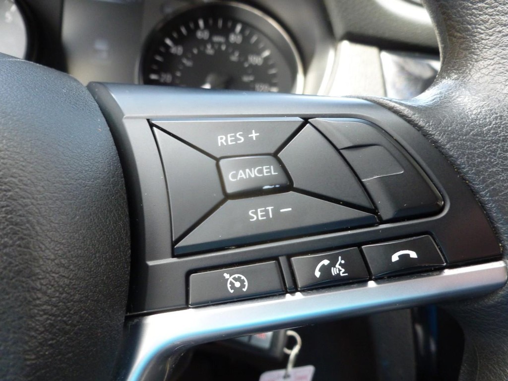 Nissan Rogue Vehicle Full-screen Gallery Image 11