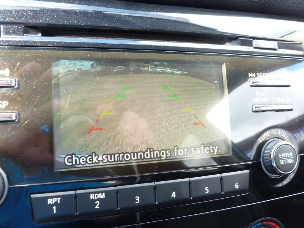 Nissan Rogue Vehicle Full-screen Gallery Image 13