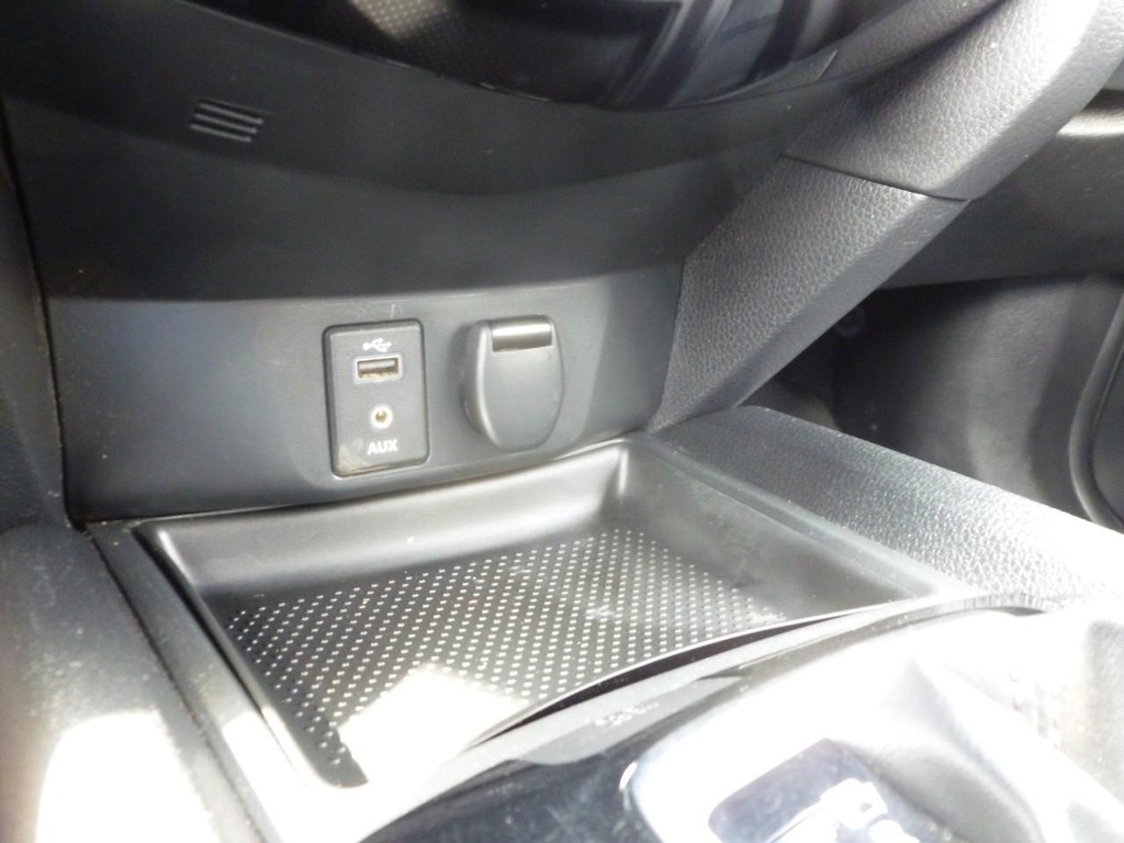 Nissan Rogue Vehicle Full-screen Gallery Image 14
