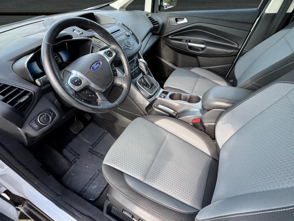 Ford C-Max Hybrid Vehicle Full-screen Gallery Image 02