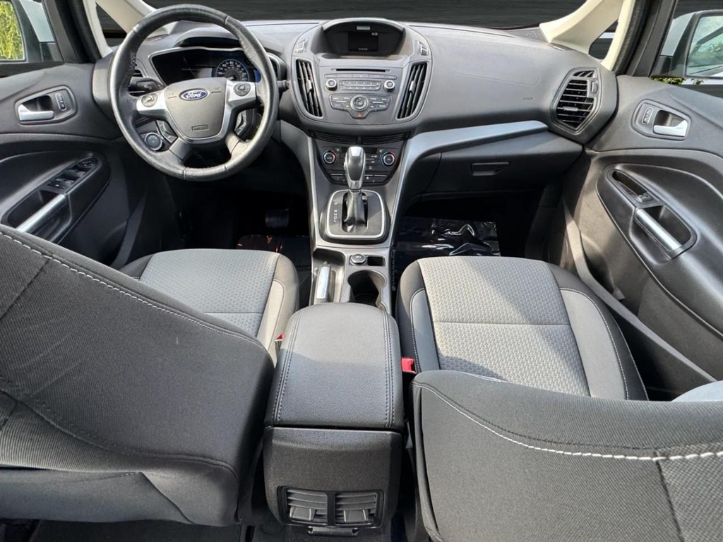 Ford C-Max Hybrid Vehicle Full-screen Gallery Image 03