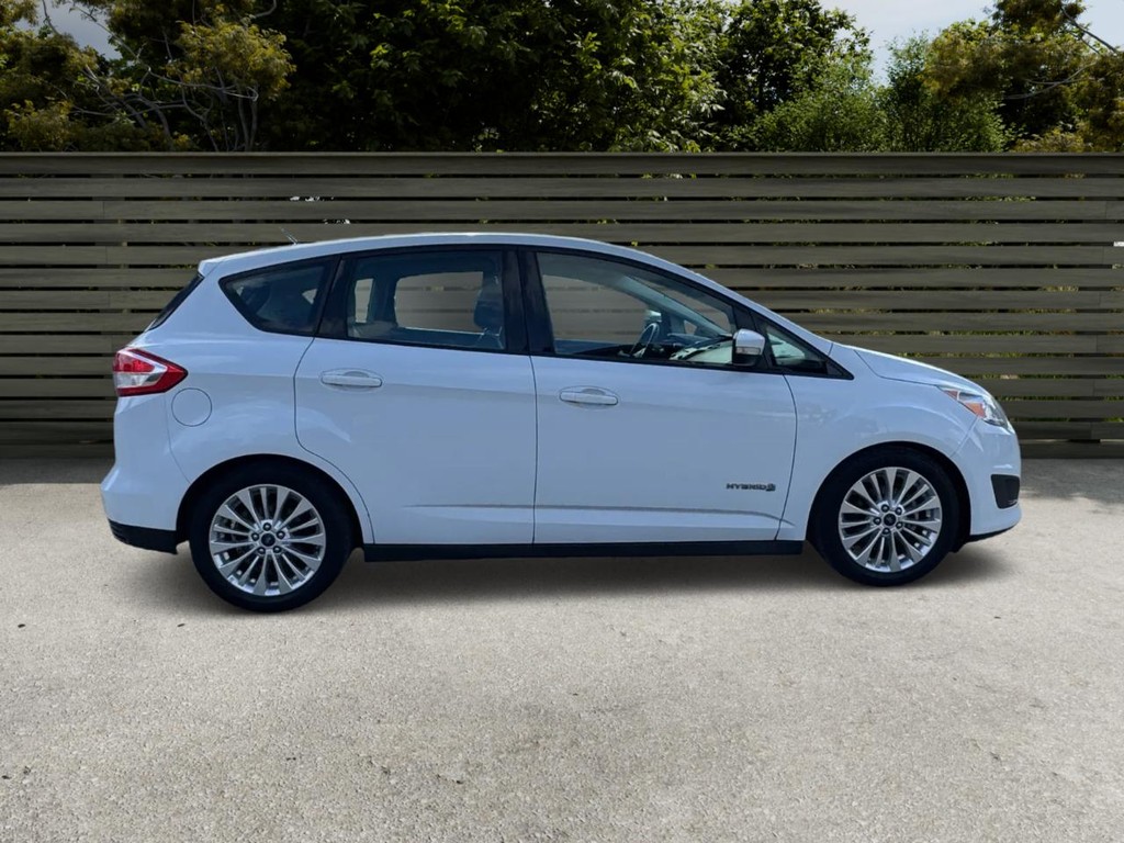 Ford C-Max Hybrid Vehicle Full-screen Gallery Image 07
