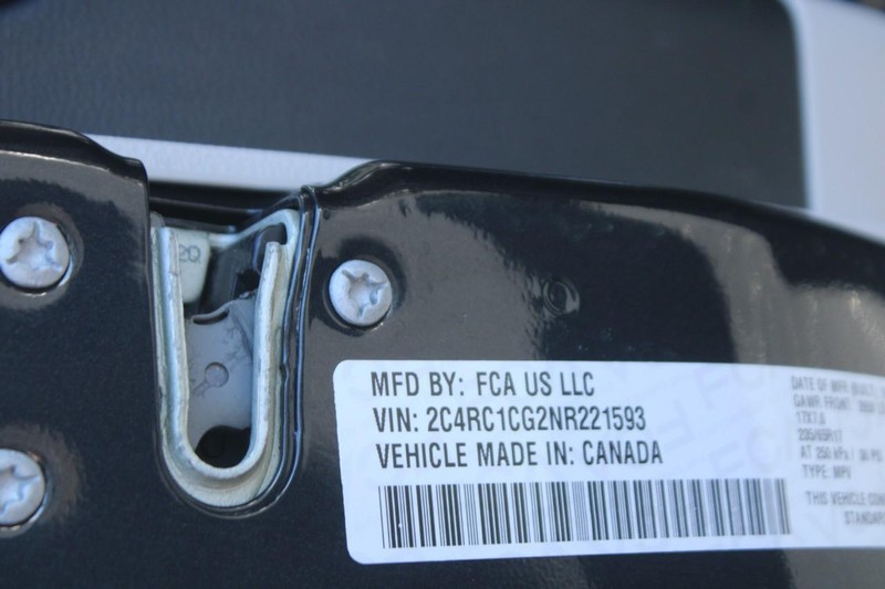 Chrysler Voyager Vehicle Full-screen Gallery Image 16