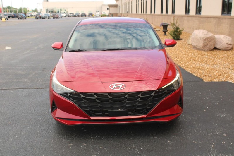 Hyundai Elantra Vehicle Full-screen Gallery Image 07