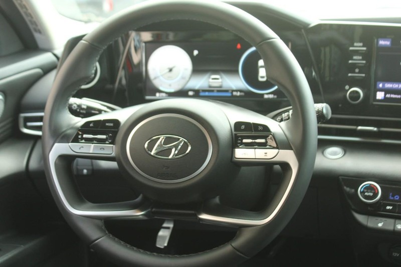 Hyundai Elantra Vehicle Full-screen Gallery Image 10