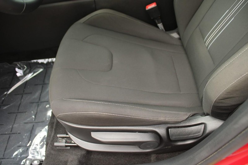 Hyundai Elantra Vehicle Full-screen Gallery Image 14