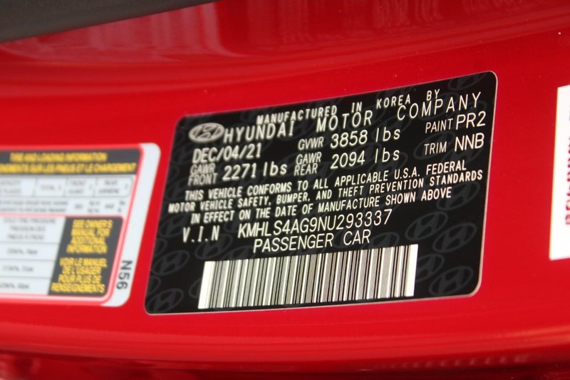 Hyundai Elantra Vehicle Full-screen Gallery Image 15