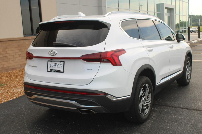 Hyundai Santa Fe Vehicle Full-screen Gallery Image 03