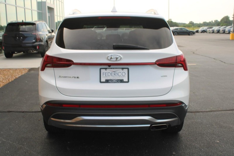 Hyundai Santa Fe Vehicle Full-screen Gallery Image 04