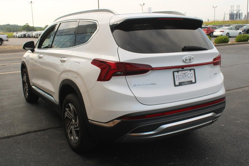 Hyundai Santa Fe Vehicle Full-screen Gallery Image 05