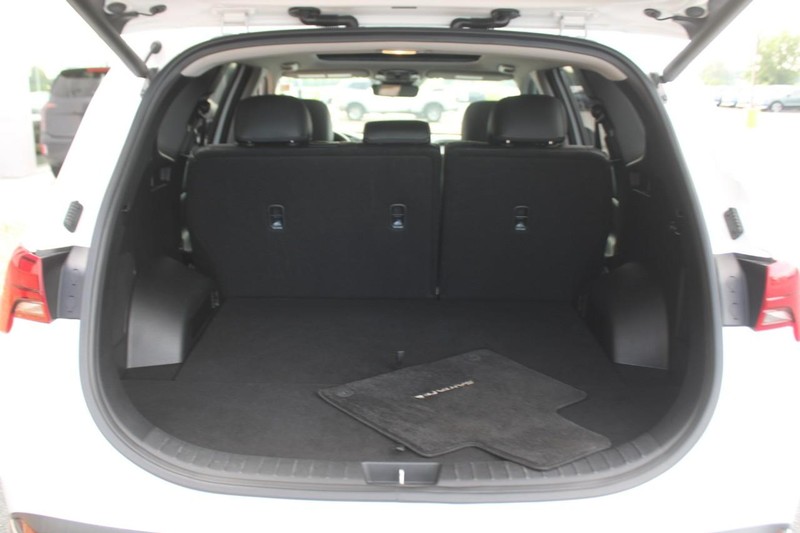 Hyundai Santa Fe Vehicle Full-screen Gallery Image 06