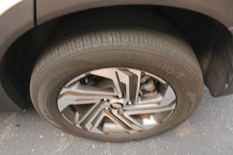 Hyundai Santa Fe Vehicle Full-screen Gallery Image 07