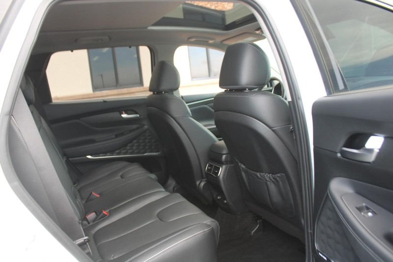 Hyundai Santa Fe Vehicle Full-screen Gallery Image 09