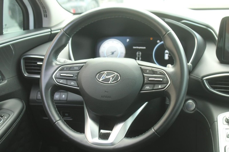 Hyundai Santa Fe Vehicle Full-screen Gallery Image 11