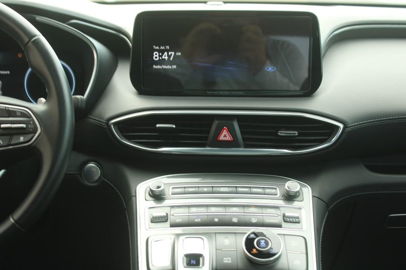 Hyundai Santa Fe Vehicle Full-screen Gallery Image 12